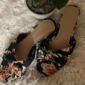 Ann Taylor Floral sandals size 6